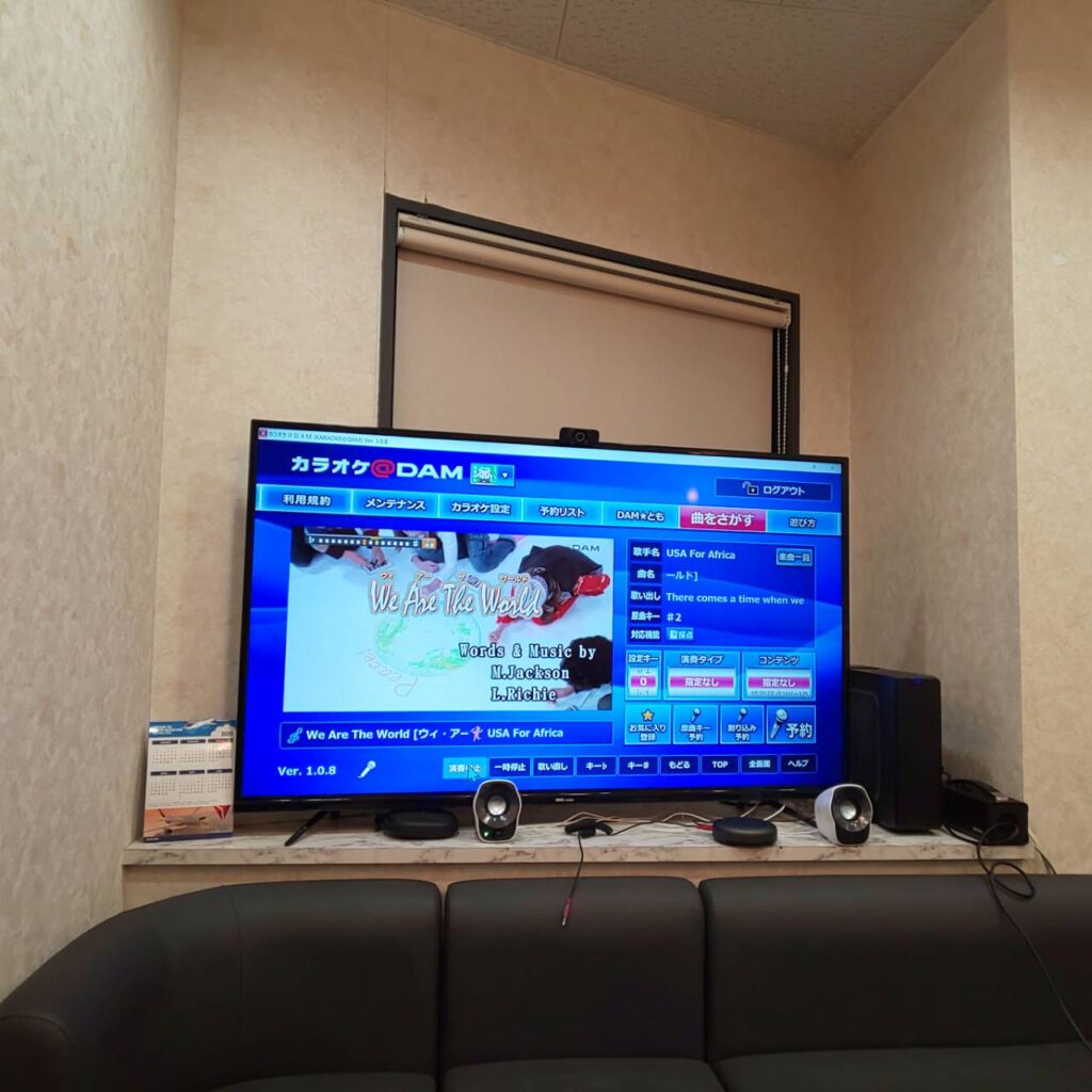 泉佐野市・泉佐野駅前英会話教室Giテックのカラオケルーム/カラオケ喫茶/カラオケカフェ(無料) 歌う英会話教室!